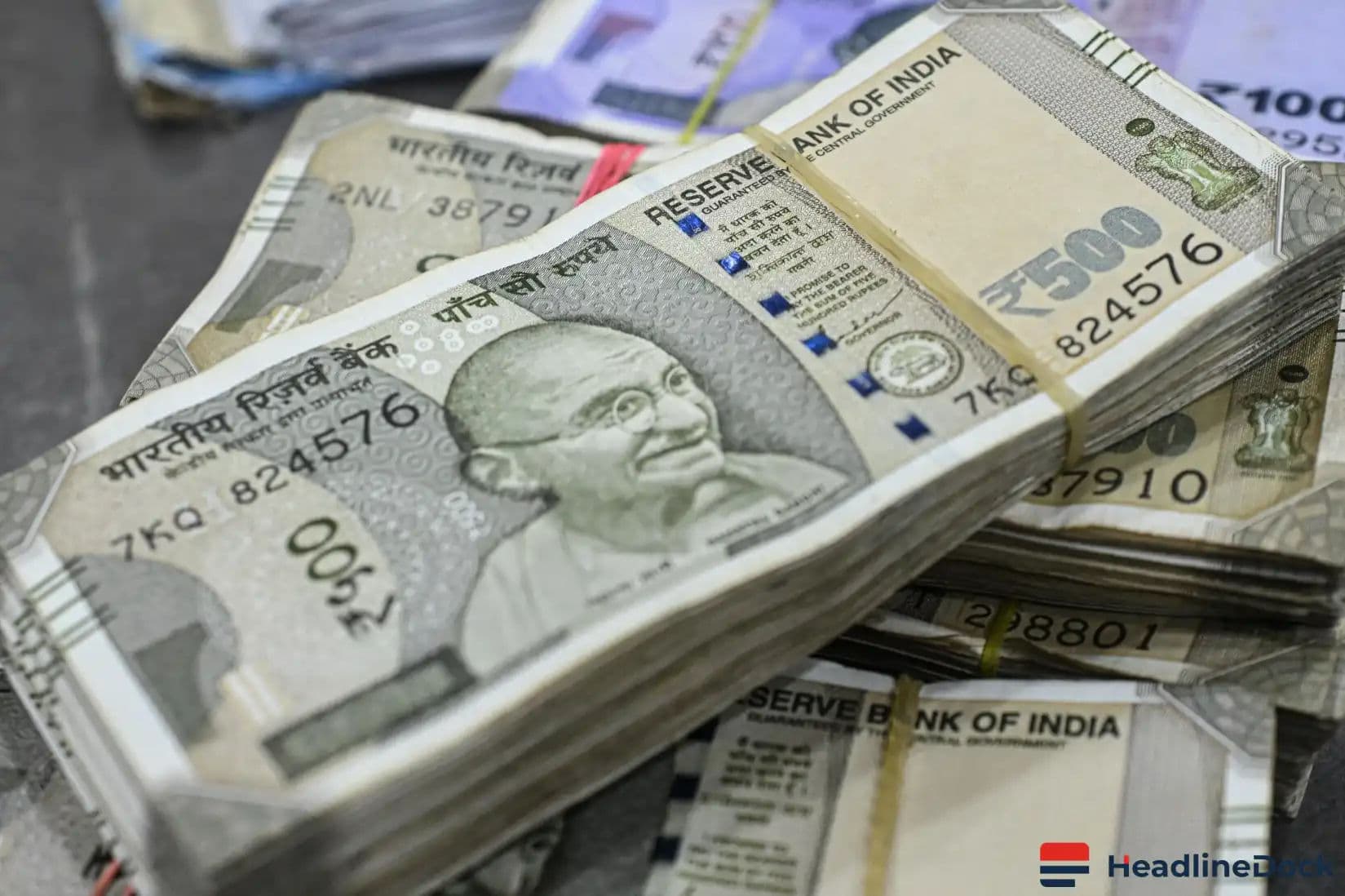 Indian Rupee Declines 6 Paise Against US Dollar in Early Trade Session