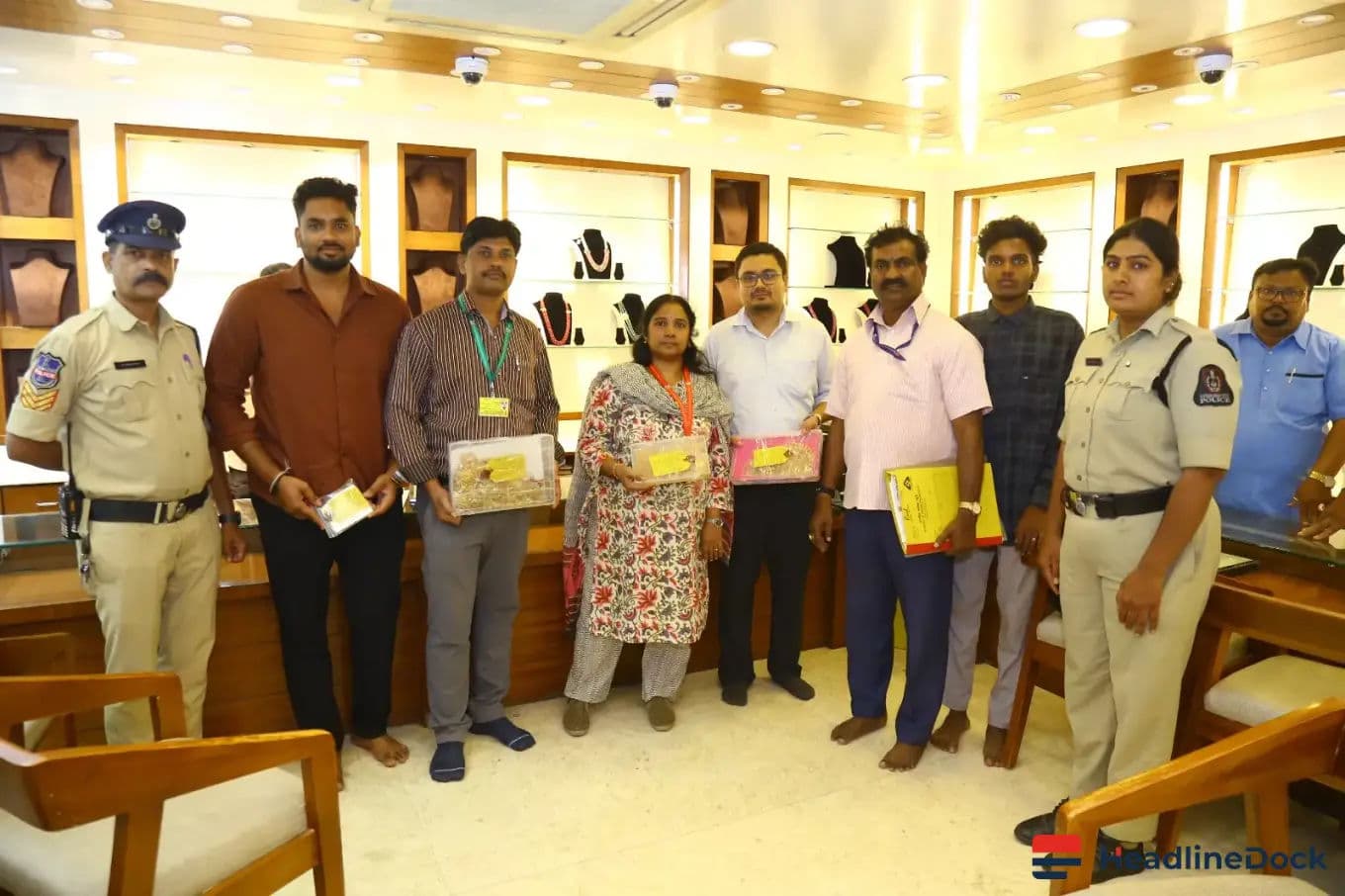 BIS Raids Abids Jewelry Store Over Hallmarking Violations, Seizes 1.6kg Gold