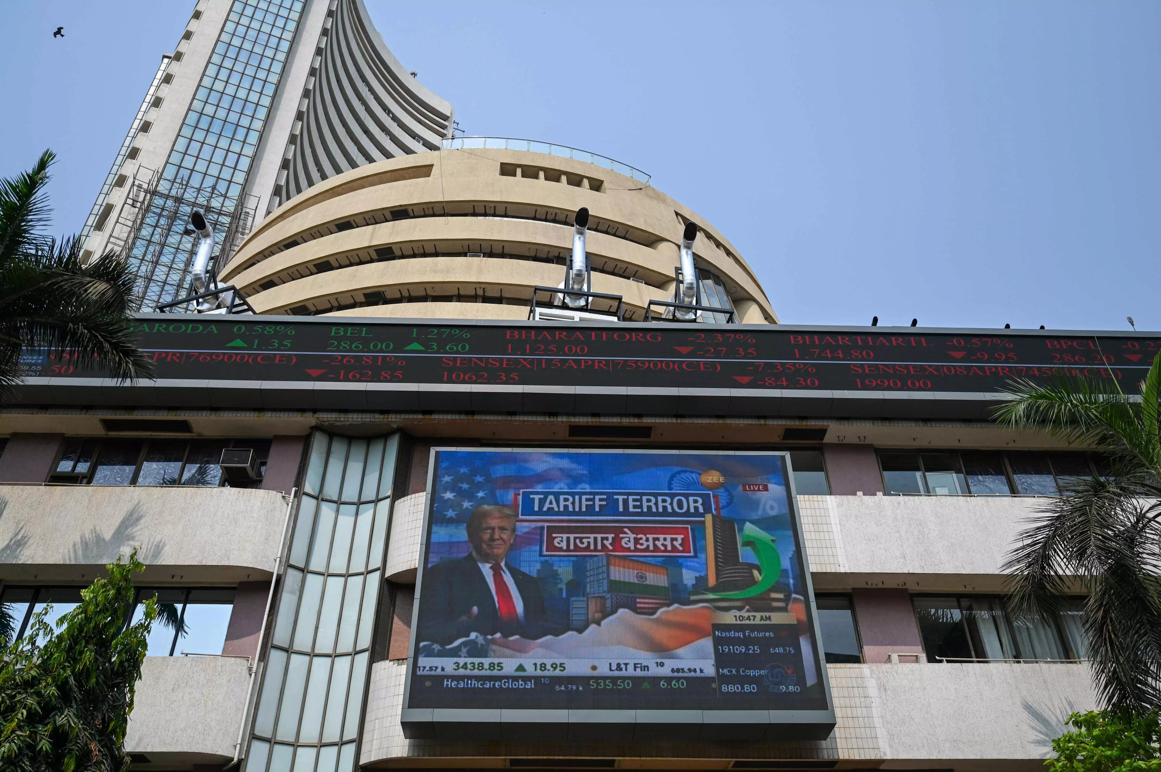 Indian Stock Market Snaps 5-Day Rally Amid IT Sector Sell-off and Geopolitical Uncertainty