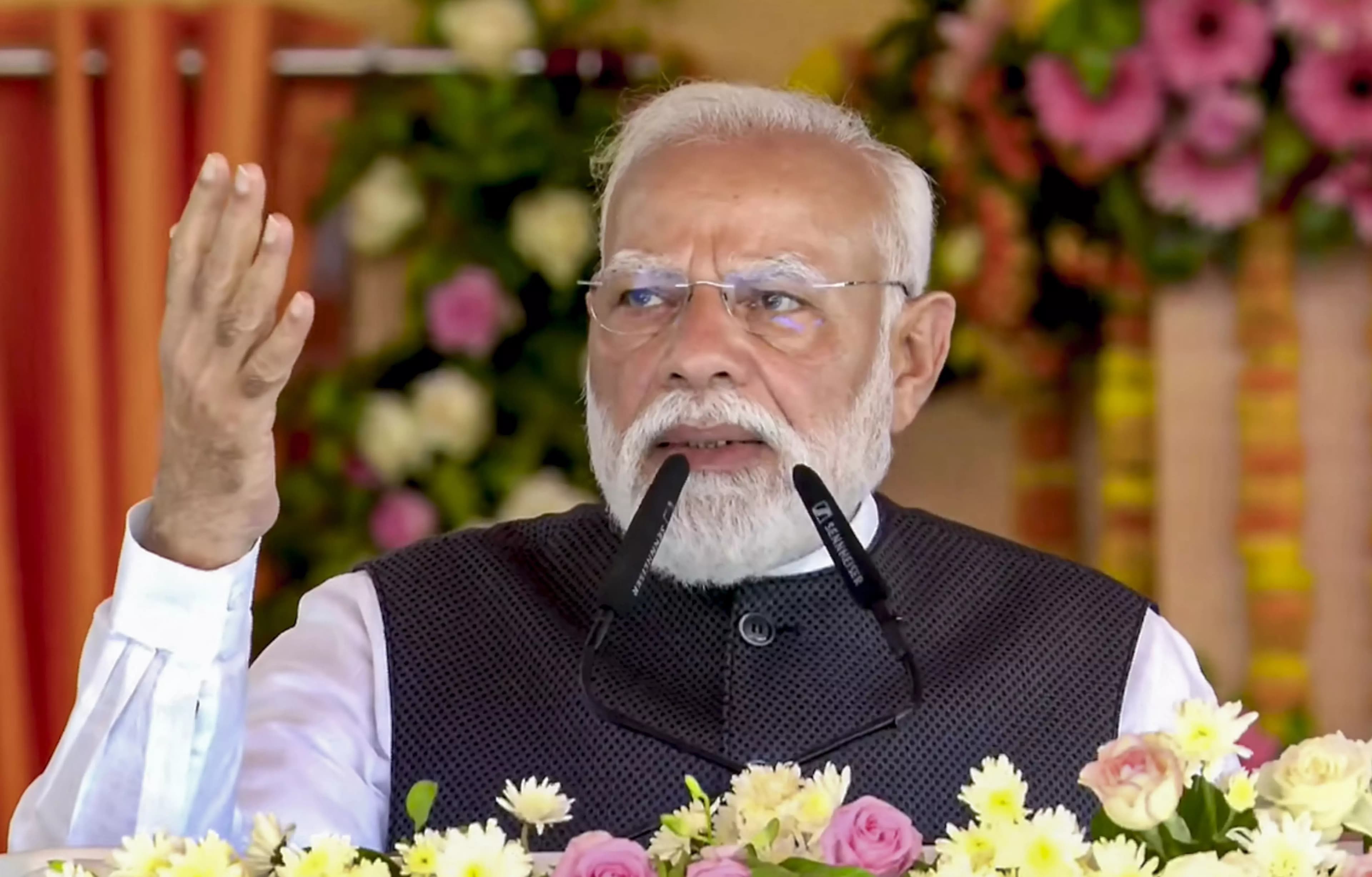 Modi Urges Citizens to Stay Hydrated Amid Severe Heatwave