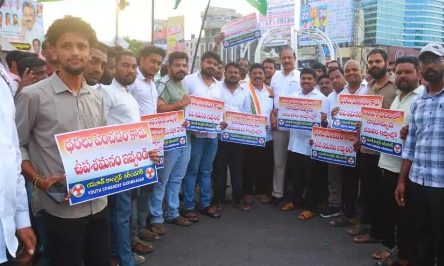 Youth Congress Protest Against Hiked Petrol and Diesel Prices Staged in Karimnagar