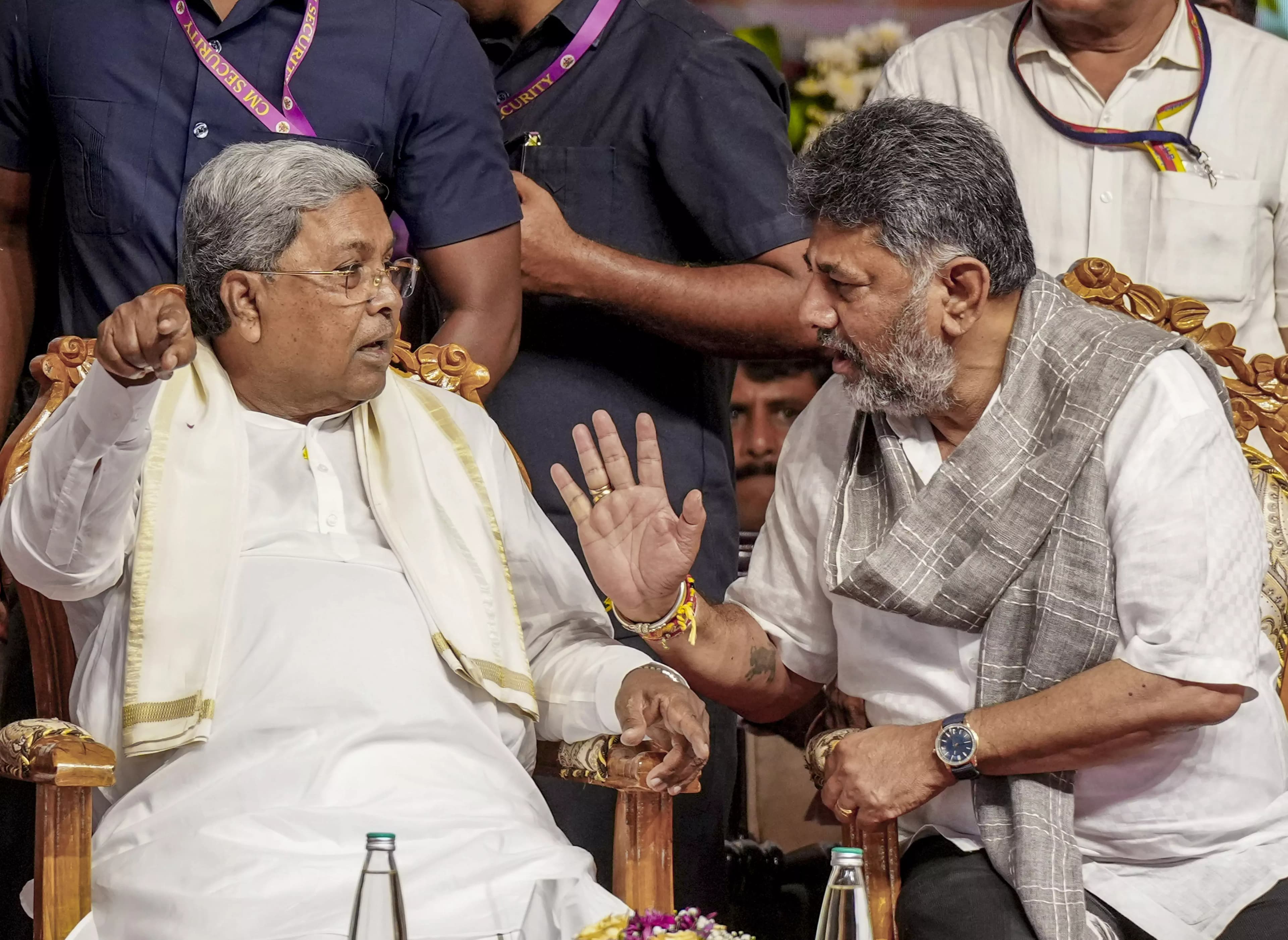 Siddaramaiah's Breakfast with Cabinet: A Hint at Leadership Shift?