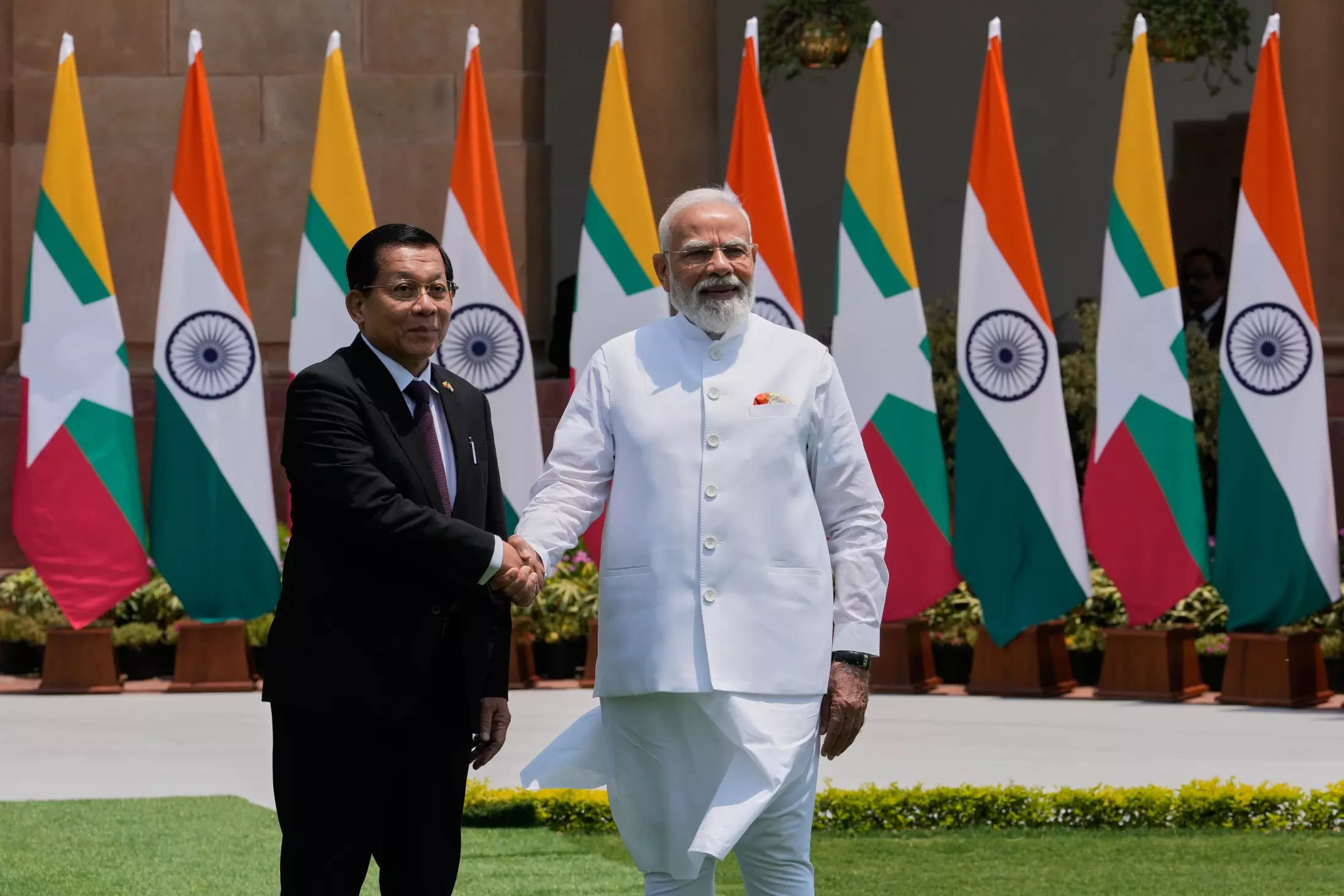 Modi Meets Myanmar's President to Strengthen Bilateral Ties