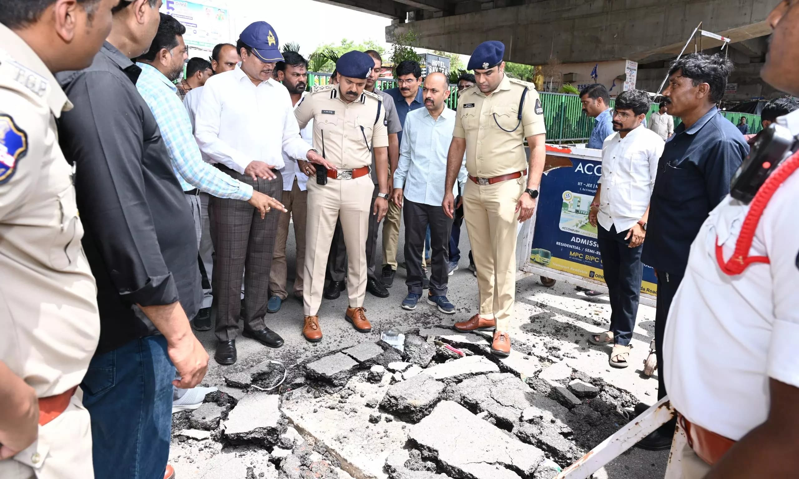 HYDRAA Clears Concrete Slabs from Stormwater Drains to Prevent Hyderabad Flooding