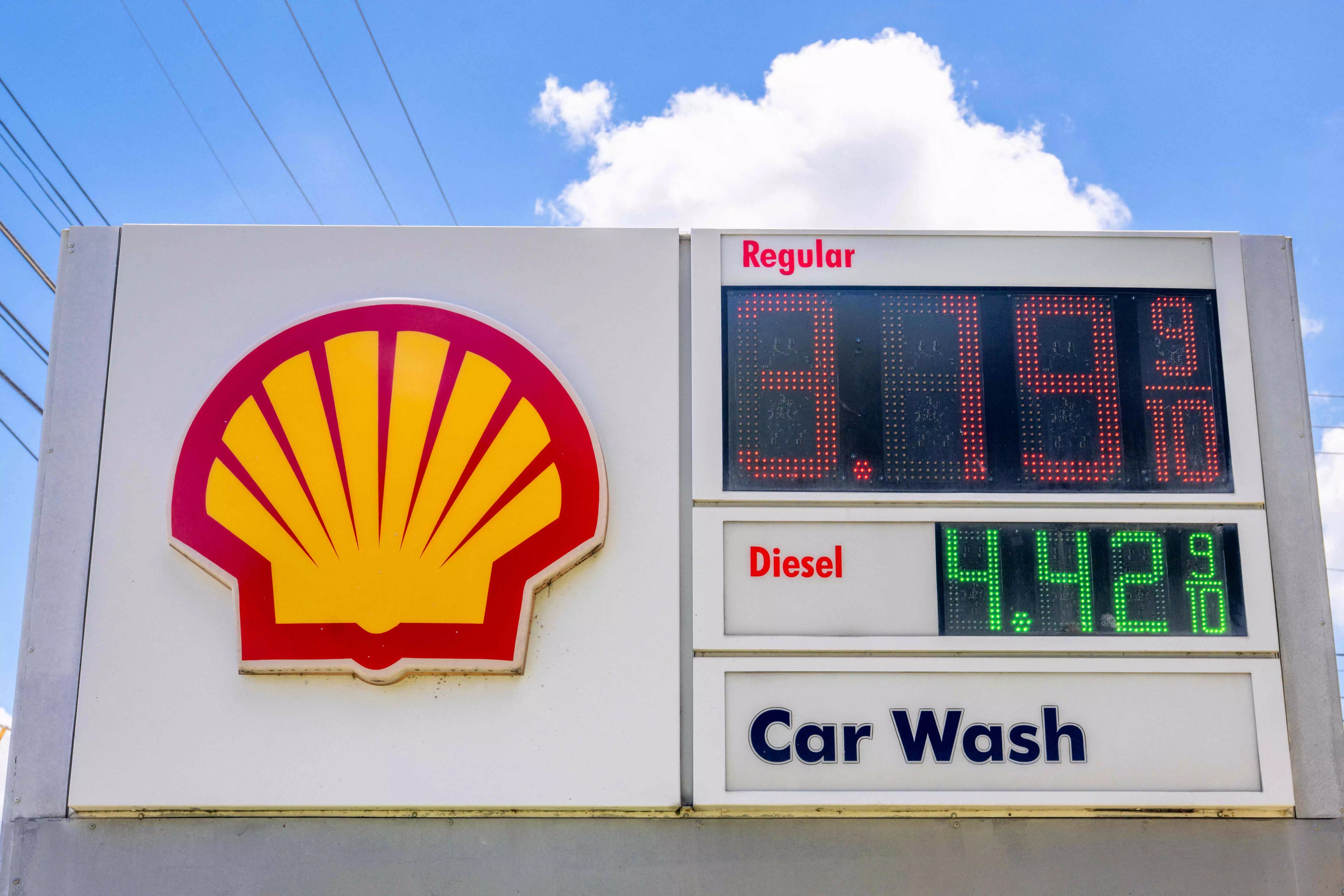 Oil Prices Drop Below $80 Per Barrel Amid Mixed Wall Street Trading