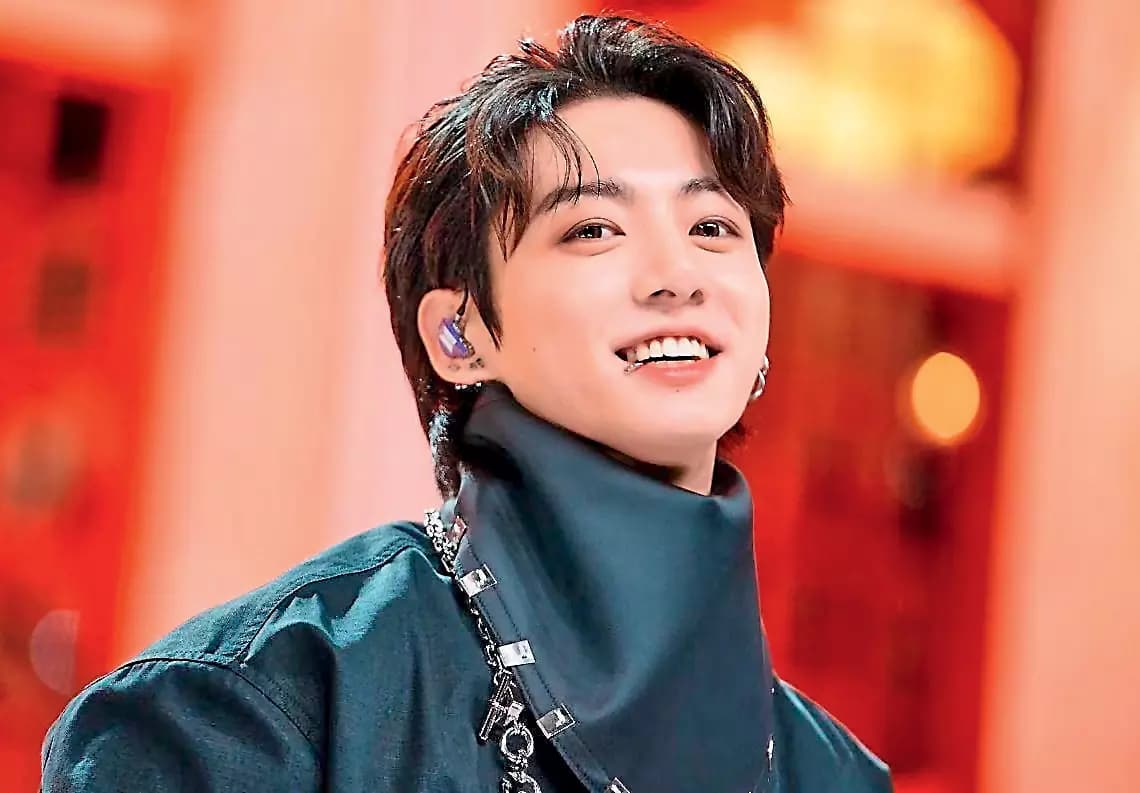 Jungkook’s Mother Goes Viral: Fans Debate Celebrity Family Privacy Boundaries