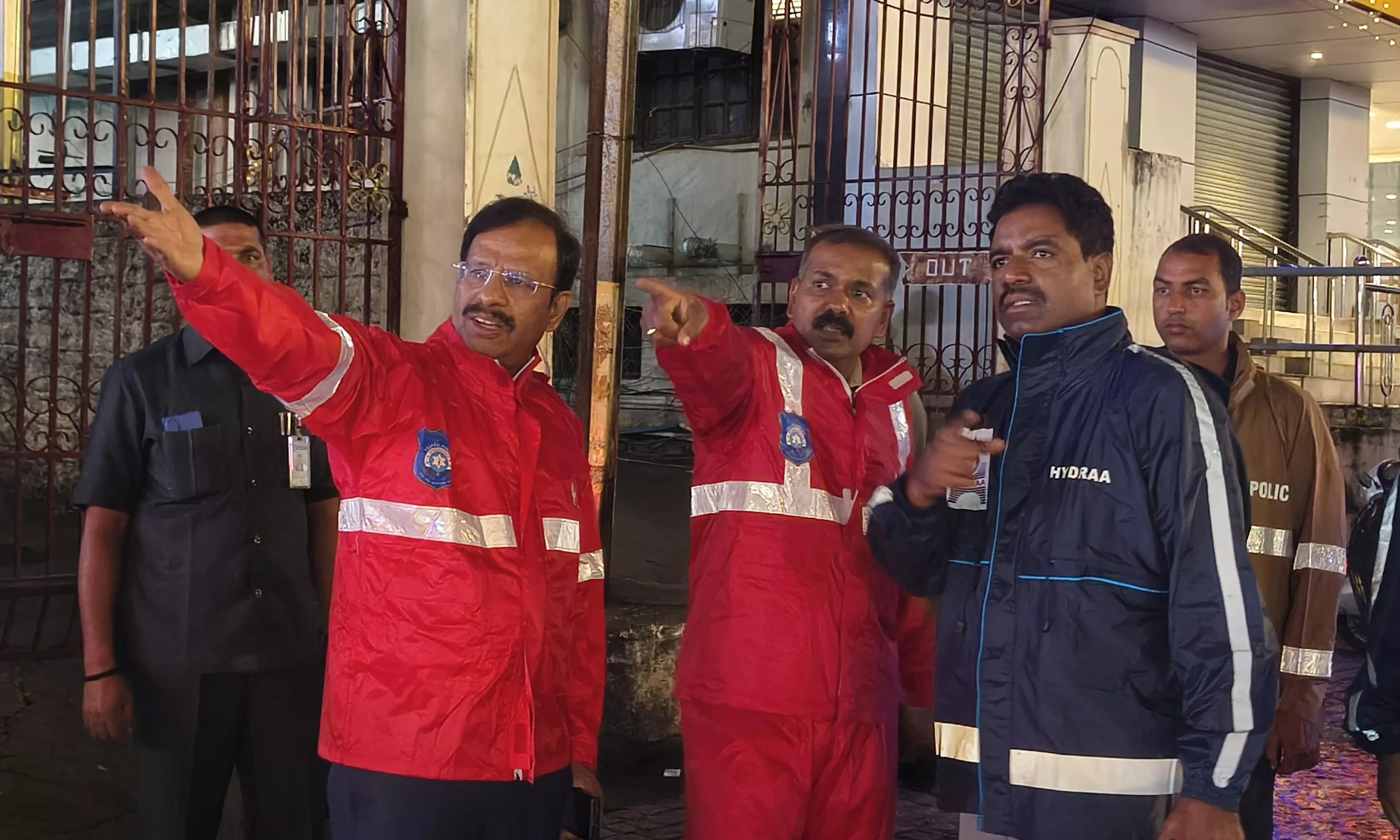 Hyderabad Police Commissioner V.C. Sajjanar Conducts Inspection of Key Waterlogging Points