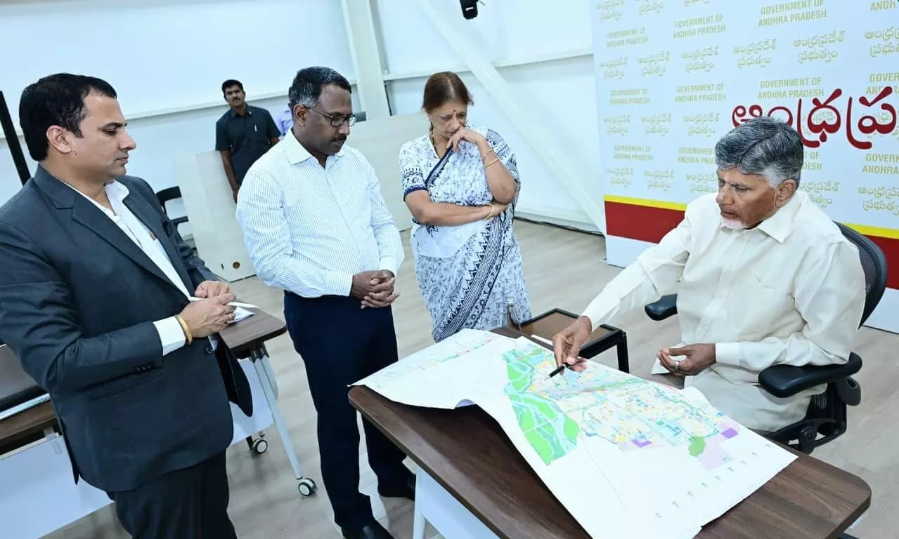 Amaravati Bank Street Development to be Fast-Tracked, Directs Chief Minister