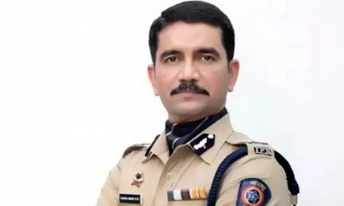 Maharashtra Police Commissioner Faces Political Row Over RSS Praise Comments