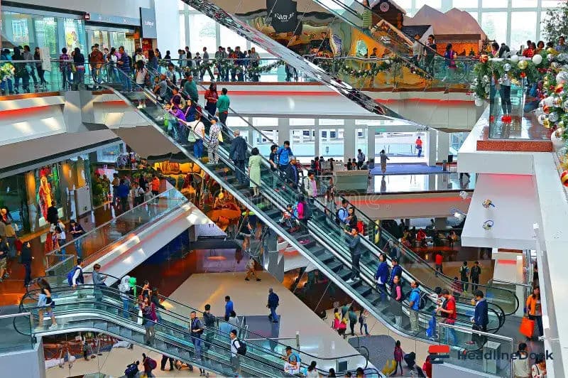 Why Shopping Malls and Cafes Remain Busy Amid a Sluggish Economy