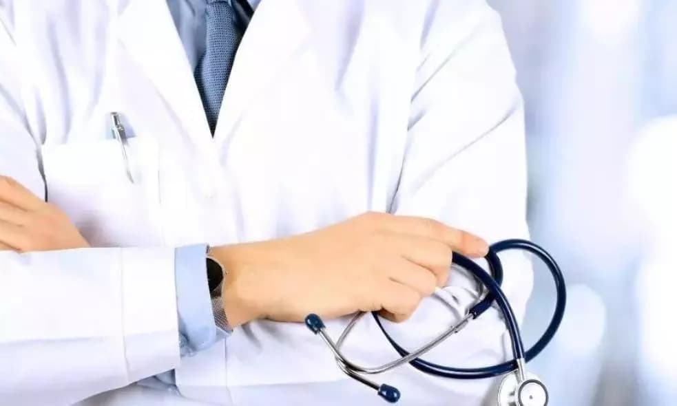 Doctors Oppose Proposal to Raise Medical Faculty Retirement Age to 70