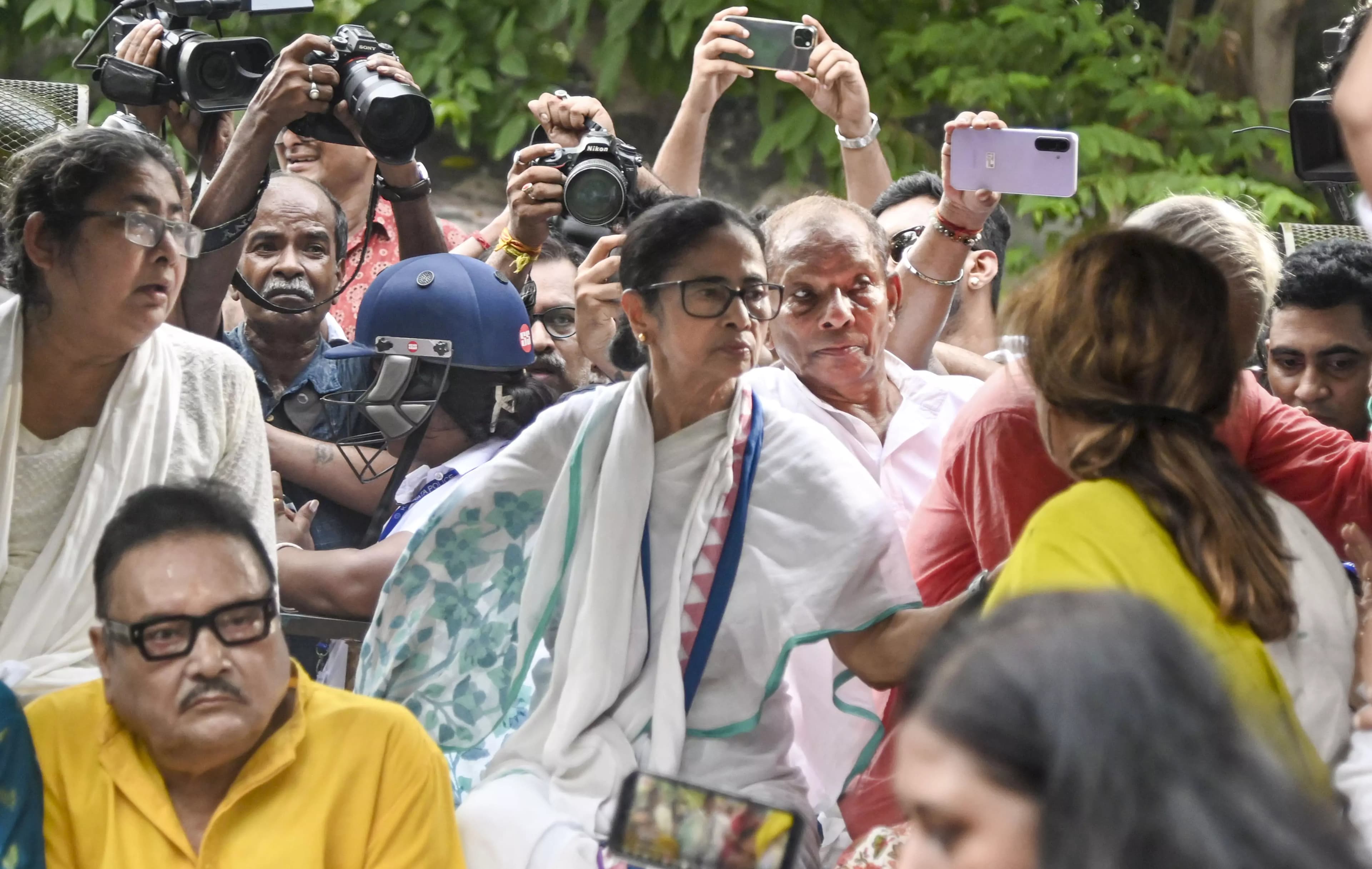 TMC Leader Mamata Banerjee Launches Day-Long Protest in Kolkata
