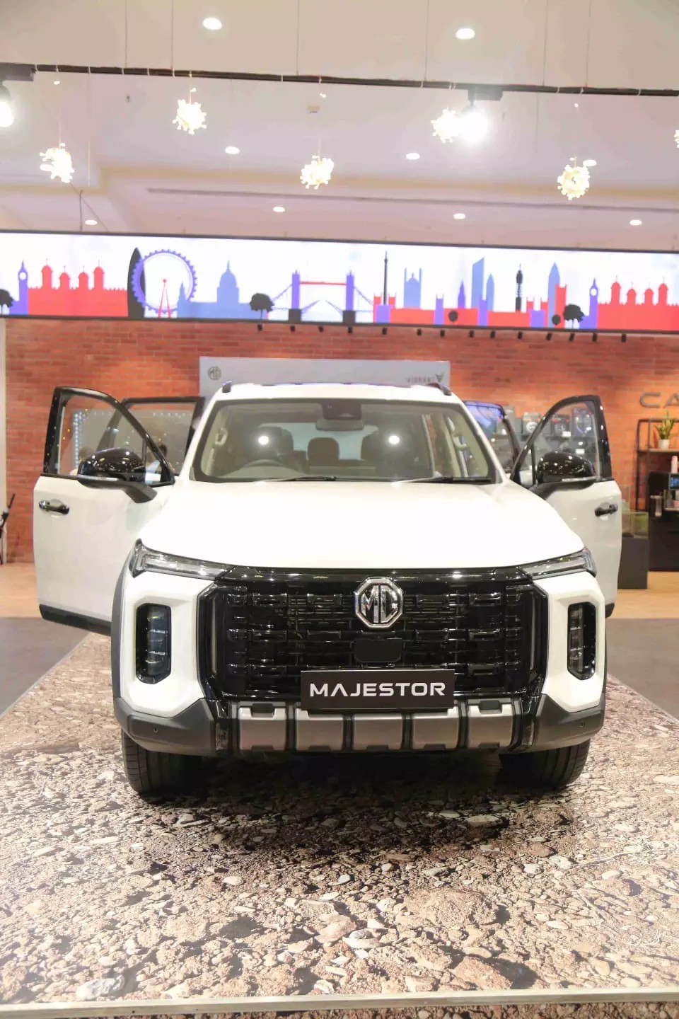 JSW MG Introduces India's First D+ SUV: The Majestic MAJESTOR
