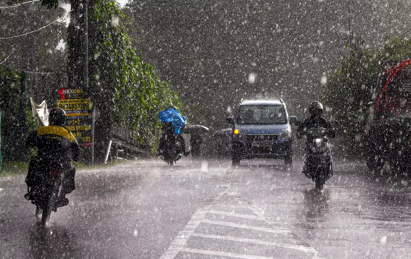 Hyderabad Weather Forecast: Light Rain and Gusty Winds Expected Tonight