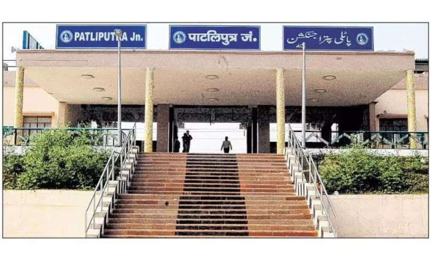 Students Vandalize Patna Railway Station Amid Alleged Train Shortages During Exams