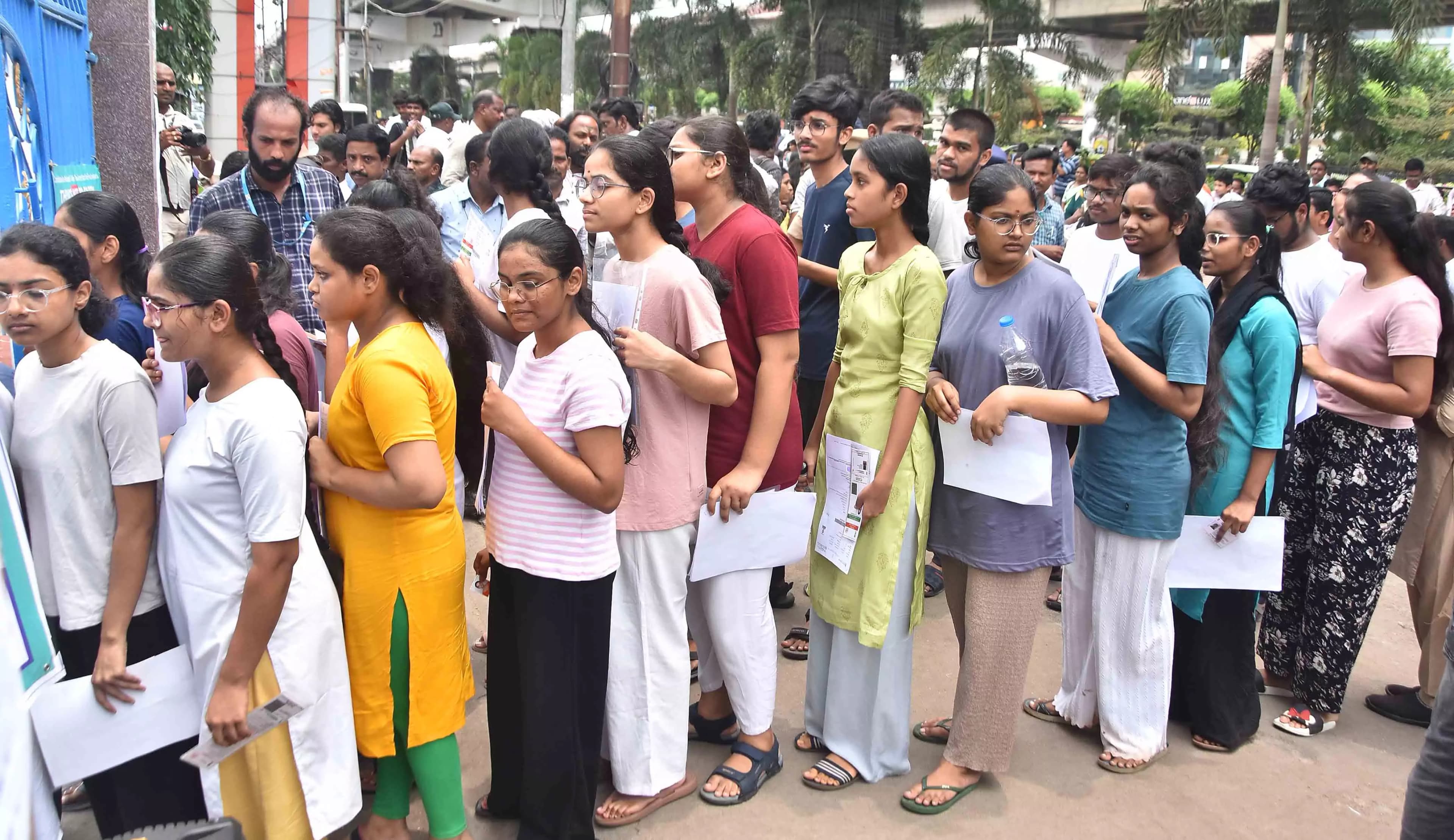 NEET Retest: 8.5% Student Absence and Examination Center Confusion Reported